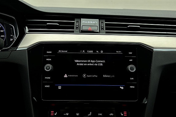 Volkswagen Passat 27 of 30