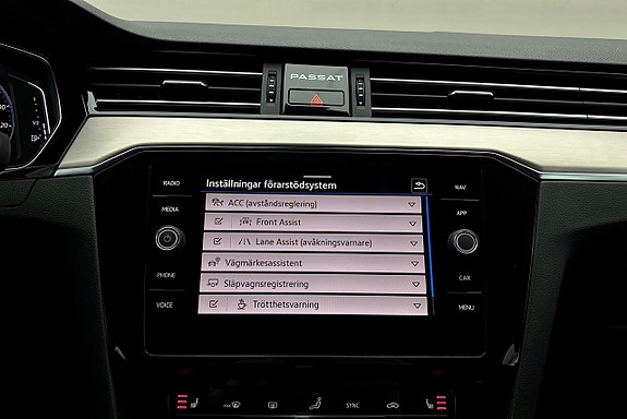 Volkswagen Passat 23 of 30