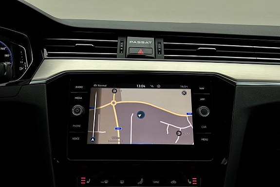 Volkswagen Passat 8 of 30