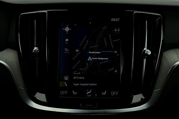 Volvo V60 Cross Country 8 of 30