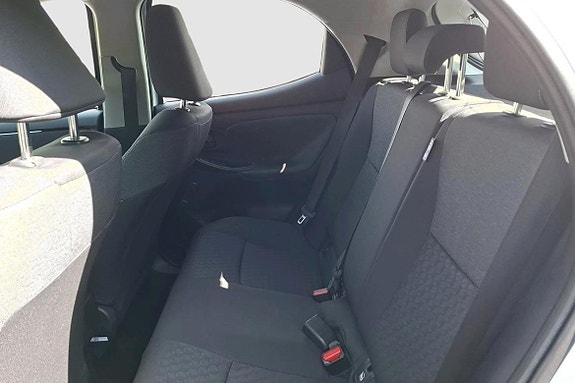 Toyota Yaris 9 of 13