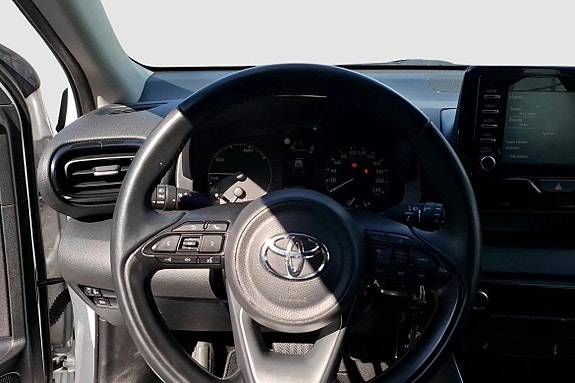 Toyota Yaris 11 of 13