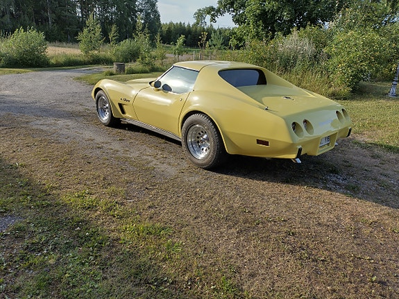 Chevrolet Corvette 3 of 5