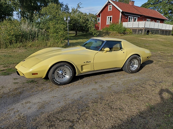 Chevrolet Corvette 4 of 5