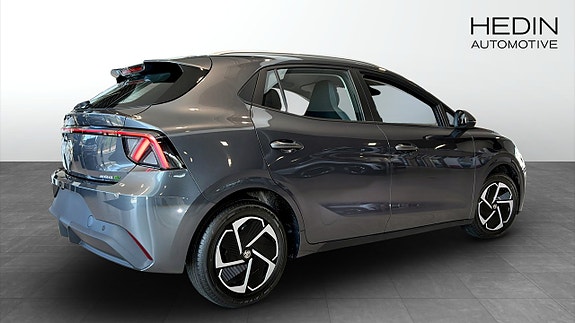 MG 4 EV Urban 2 of 5