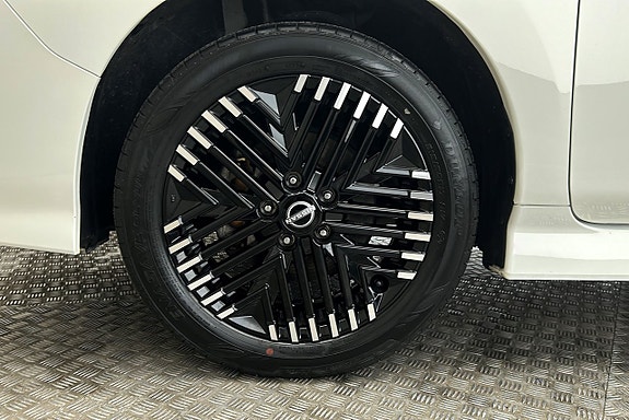 Nissan Leaf 12 of 24