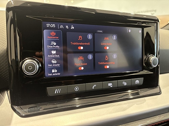 Seat Arona 17 of 20