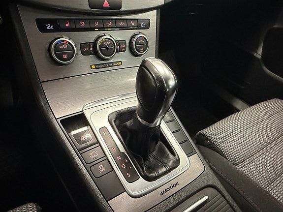 Volkswagen Passat 11 of 26