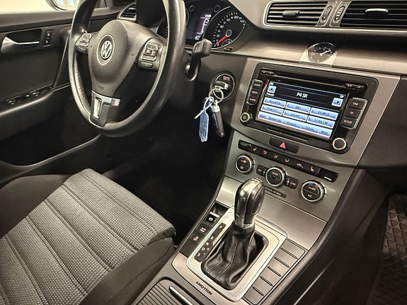 Volkswagen Passat 19 of 26