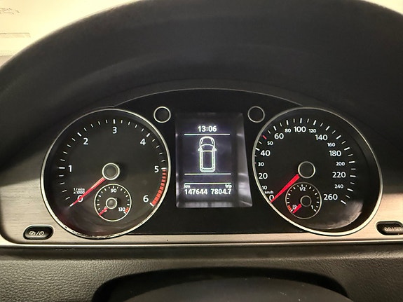 Volkswagen Passat 13 of 26