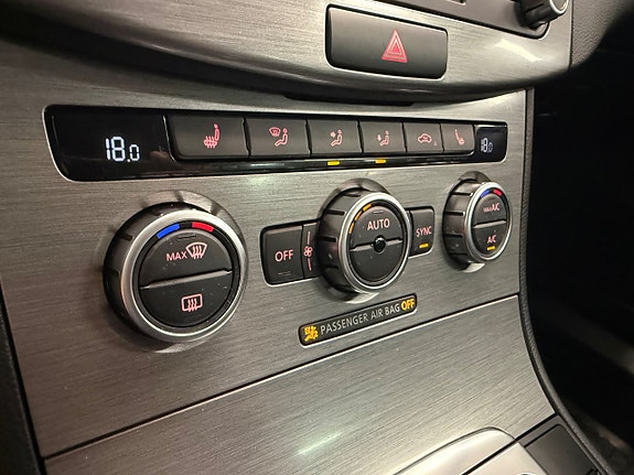 Volkswagen Passat 10 of 26