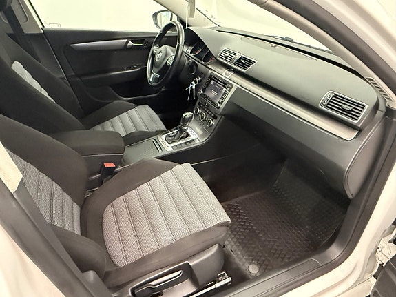 Volkswagen Passat 16 of 26