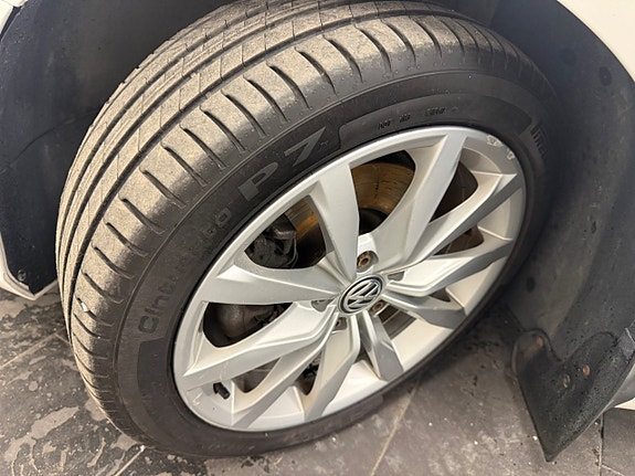 Volkswagen Passat 23 of 26