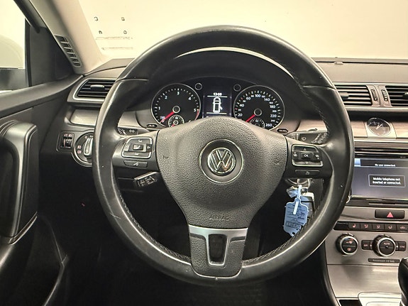 Volkswagen Passat 17 of 26
