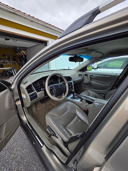 Volvo XC70 3 of 4
