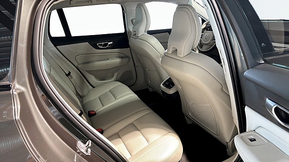 Volvo V60 Cross Country 5 of 5