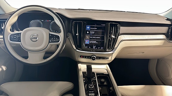 Volvo V60 Cross Country 4 of 5