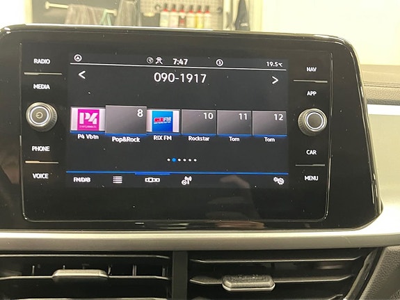 Volkswagen T-Roc 20 of 22