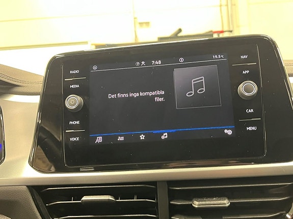 Volkswagen T-Roc 21 of 22