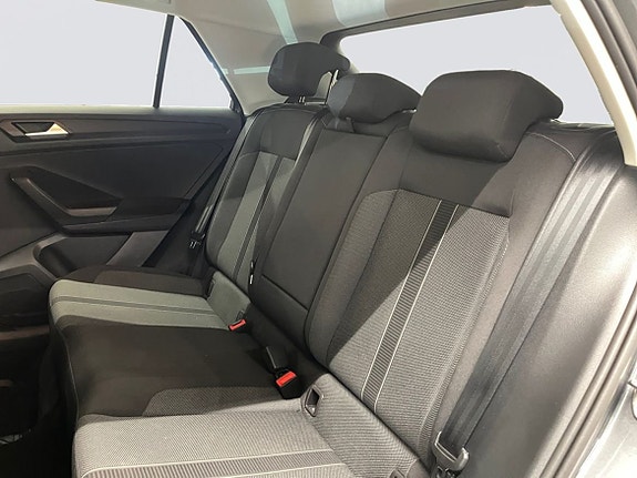 Volkswagen T-Roc 15 of 22