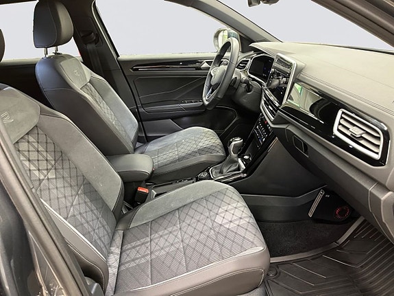 Volkswagen T-Roc 17 of 22