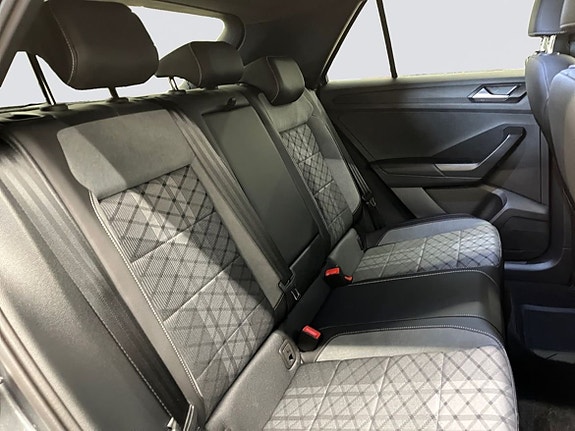 Volkswagen T-Roc 18 of 22
