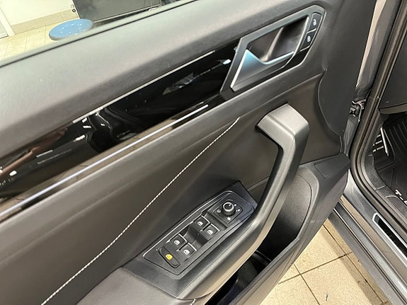 Volkswagen T-Roc 12 of 22