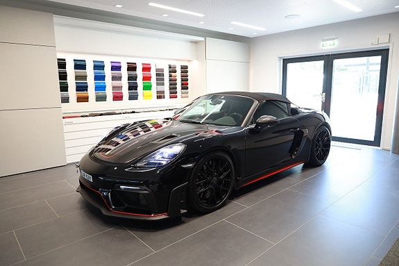 Porsche 718 Spyder RS 2 of 5