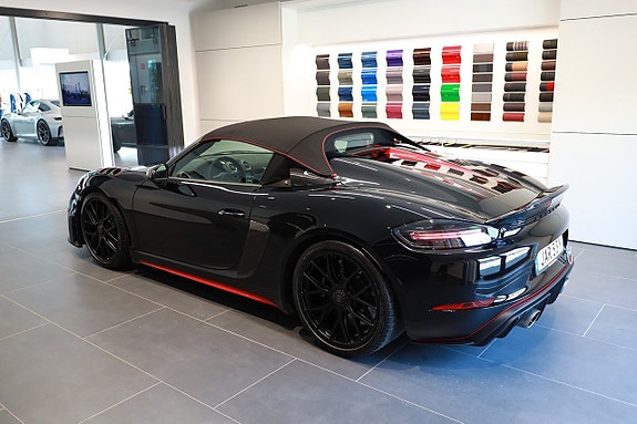 Porsche 718 Spyder RS 10 of 30