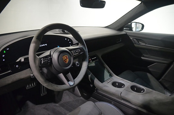 Porsche Taycan GTS 12 of 20