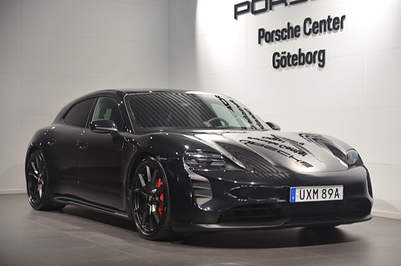 Porsche Taycan Sport Turismo 2 of 5