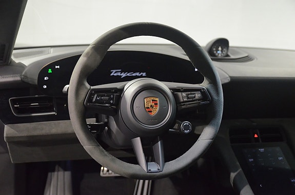 Porsche Taycan GTS 16 of 20