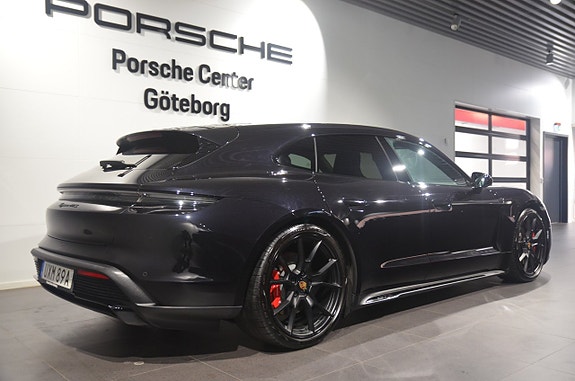 Porsche Taycan Sport Turismo 4 of 5
