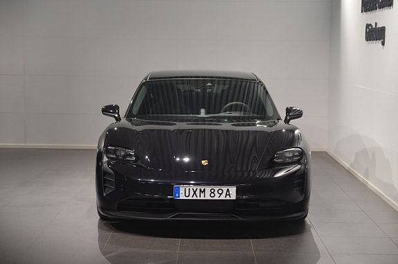 Porsche Taycan Sport Turismo 3 of 5