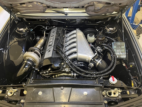 BMW 520i 2 of 5