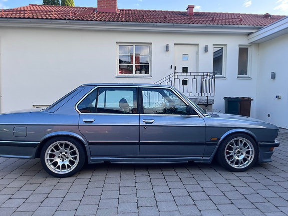 BMW 520i 5 of 5