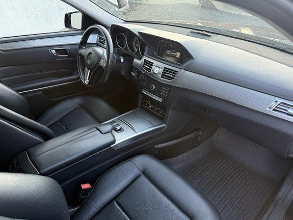 Mercedes-Benz E300 11 of 21