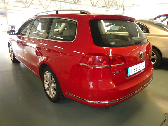 Volkswagen Passat 2 of 5