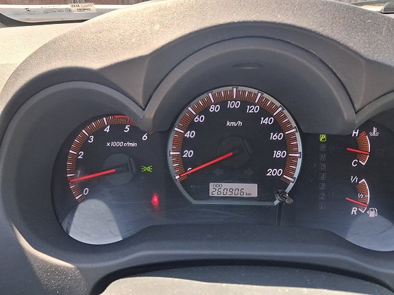Toyota HiLux 11 of 11