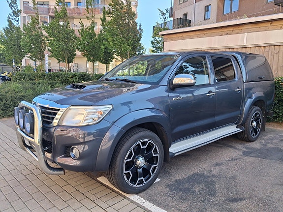 Toyota HiLux 3 of 5