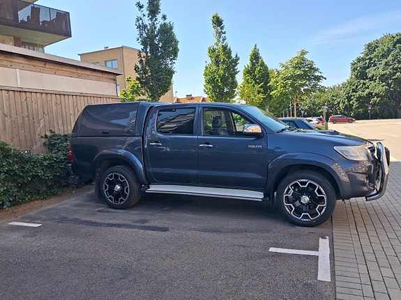 Toyota HiLux 4 of 5