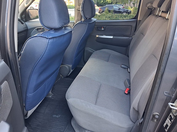 Toyota HiLux 7 of 11