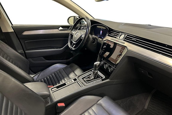 Volkswagen Passat Alltrack 5 of 5