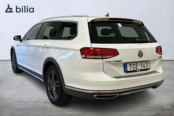 Volkswagen Passat Alltrack 2 of 5