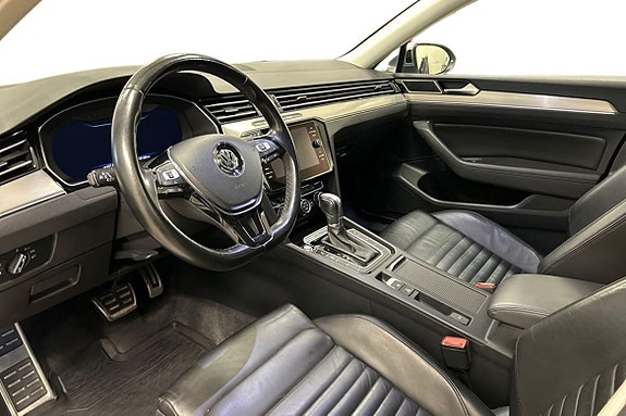 Volkswagen Passat Alltrack 10 of 15