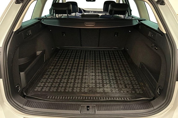 Volkswagen Passat Alltrack 9 of 15