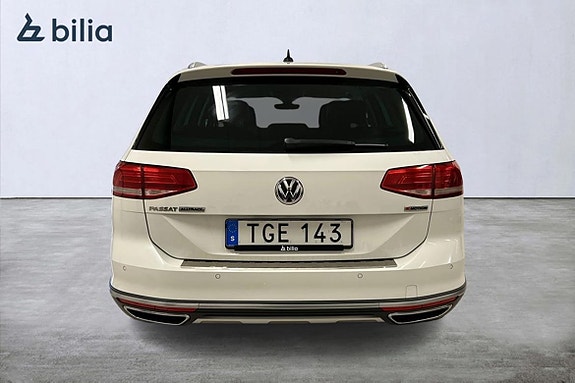 Volkswagen Passat Alltrack 3 of 5