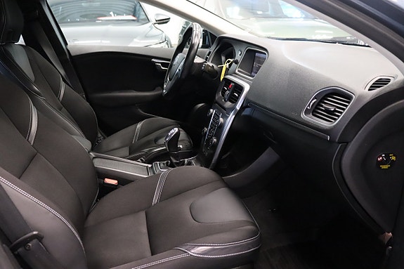 Volvo V40 9 of 23