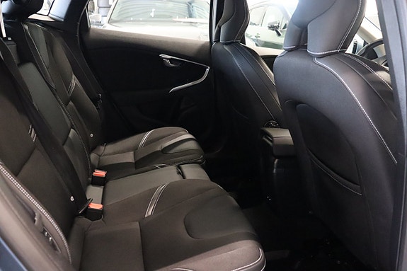 Volvo V40 11 of 23