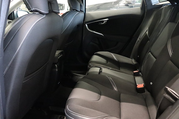 Volvo V40 10 of 23
